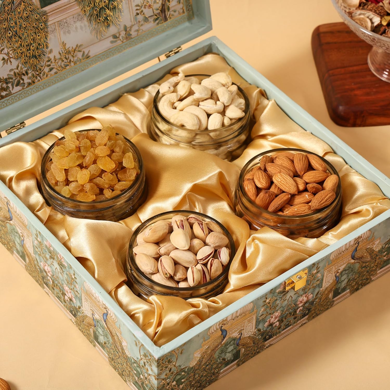 BEE CREATIVE Premium Dry Fruits Gift Hamper Pack for Diwali, Dussehra, Weddings & Corporate Gifting | Almonds, Cashews, Pistachios & Raisins | Festive Healthy Dry Fruit Gift Combo