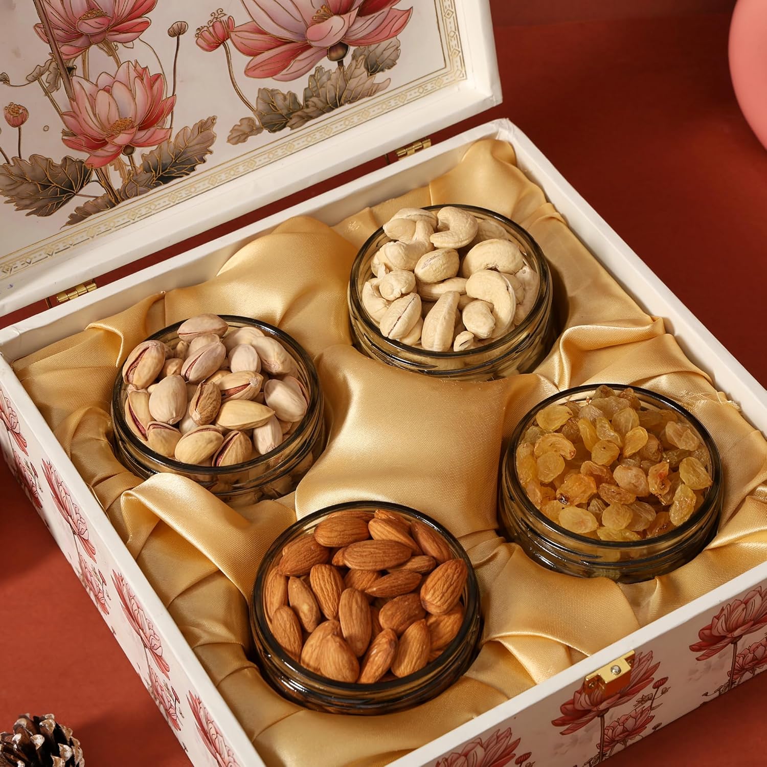 BEE CREATIVE Premium Dry Fruits Gift Hamper Pack for Diwali, Dussehra, Weddings & Corporate Gifting | Almonds, Cashews, Pistachios & Raisins | Festive Healthy Dry Fruit Gift Combo