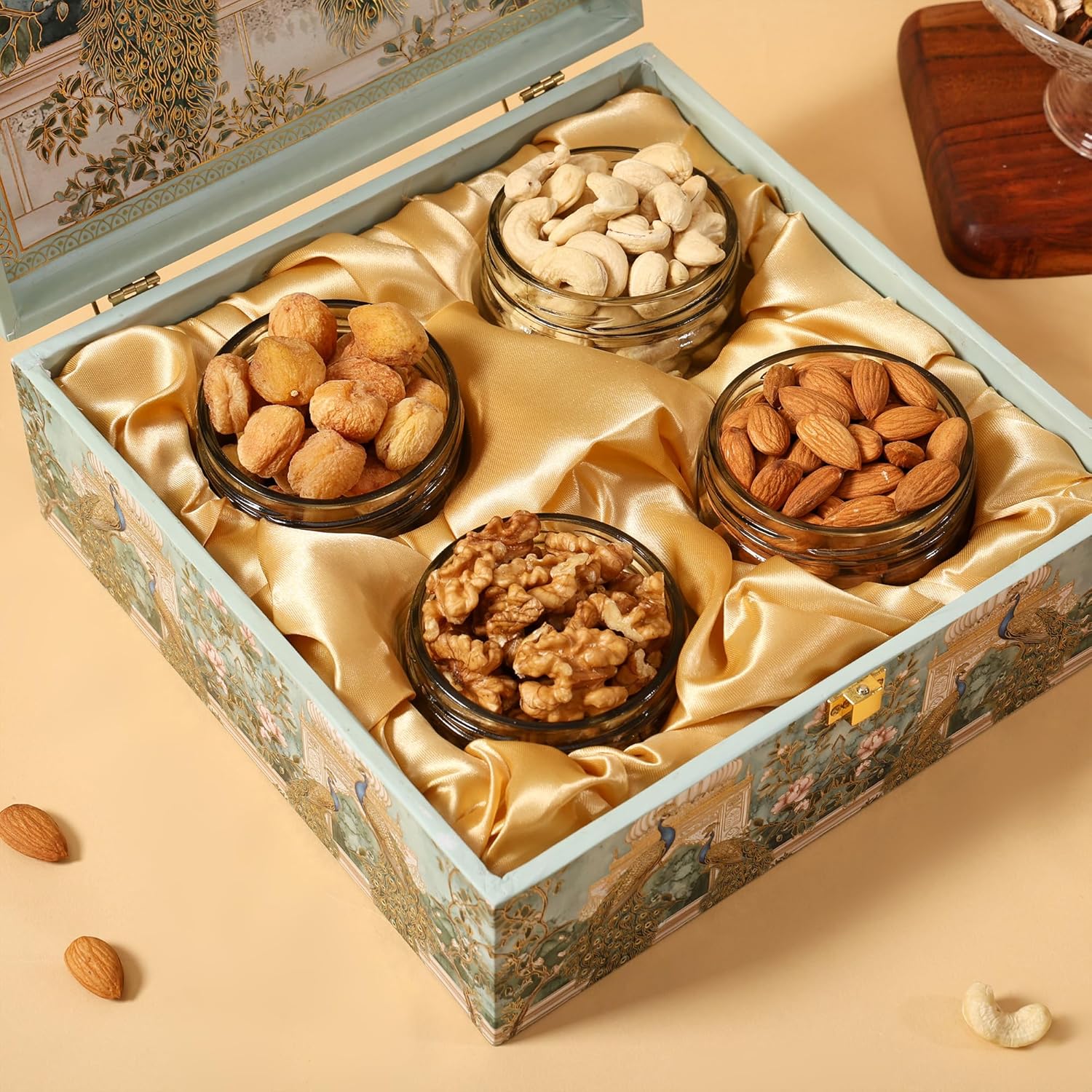 BEE CREATIVE Premium & Healthy Dry Fruits Gift Hamper Pack | Almonds, Cashews, Walnuts & Khumani (Apricots) | Luxury Festive Combo Box for Diwali, Dussehra & Corporate Gifting