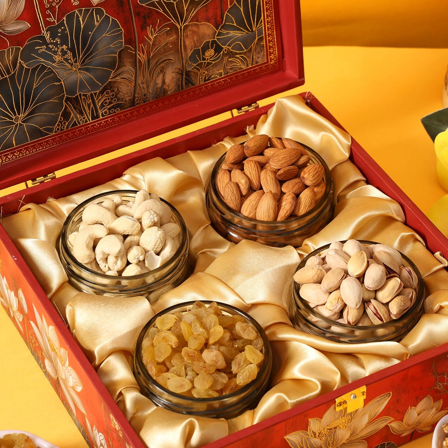 BEE CREATIVE Premium Dry Fruits Gift Hamper Pack for Diwali, Dussehra, Weddings & Corporate Gifting | Almonds, Cashews, Pistachios & Raisins | Festive Healthy Dry Fruit Gift Combo